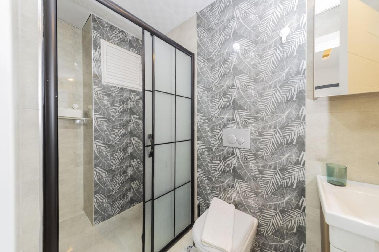 Central And Fully Furnished Flat In Muratpasa Daire
